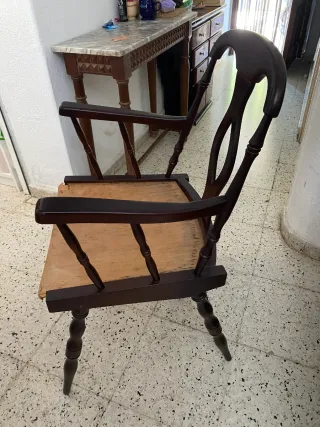 Lote de 4 Sillas y mesita de cristal.