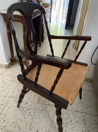 Lote de 4 Sillas y mesita de cristal.