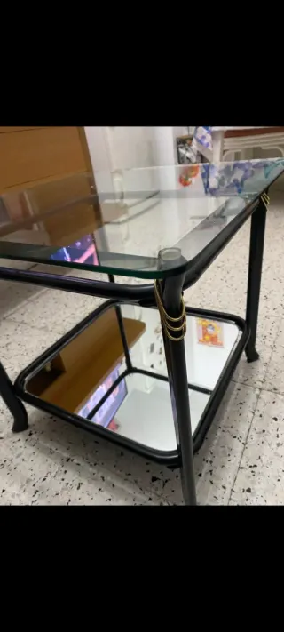 Lote de 4 Sillas y mesita de cristal.