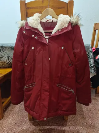 Chaqueta Roja Mujer con Capucha y Borrego