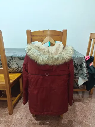 Chaqueta Roja Mujer con Capucha y Borrego