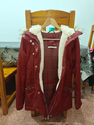 Chaqueta Roja Mujer con Capucha y Borrego