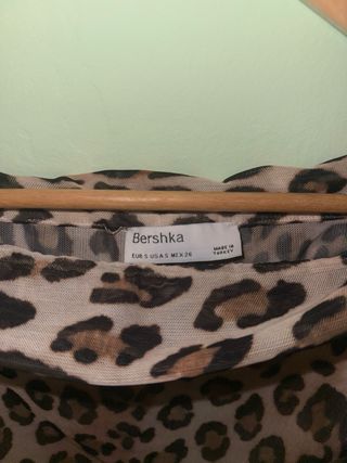 Top leopardo escotado manga larga