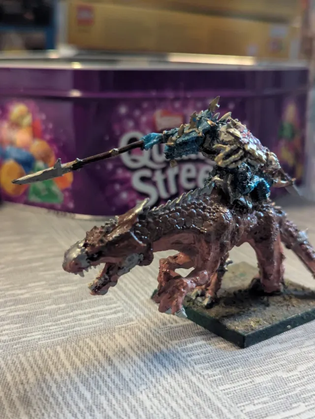 Warhammer Lizardmen Kroq-Gar su Carnosauro