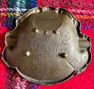 Cenicero de bronce antiguo