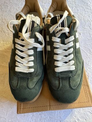 Zapatillas Corina Verde Oscuro T.39 a estrenar.