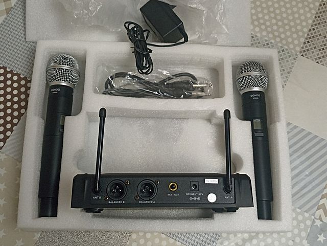 2 Micrófonos Inalámbricos UHF Multibanda