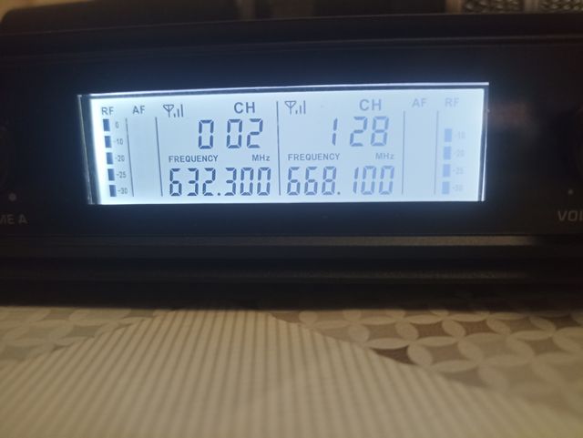 2 Micrófonos Inalámbricos UHF Multibanda