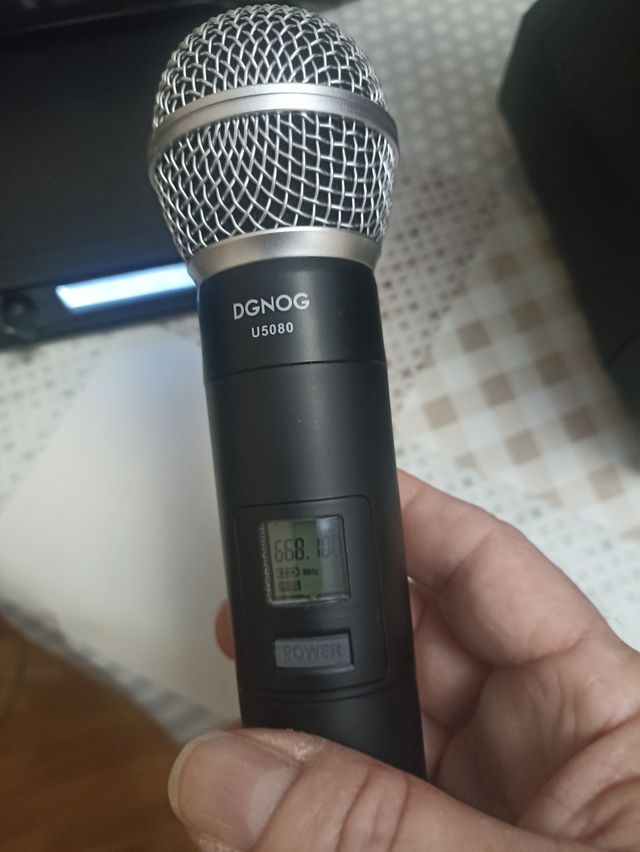 2 Micrófonos Inalámbricos UHF Multibanda