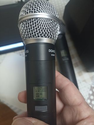 2 Micrófonos Inalámbricos UHF Multibanda