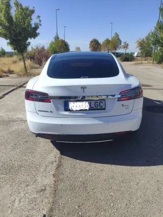 Tesla S85 2014