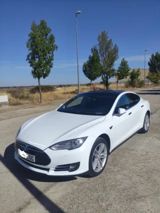 Tesla S85 2014