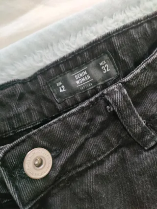 Pantalón vaquero mujer negro con rotos