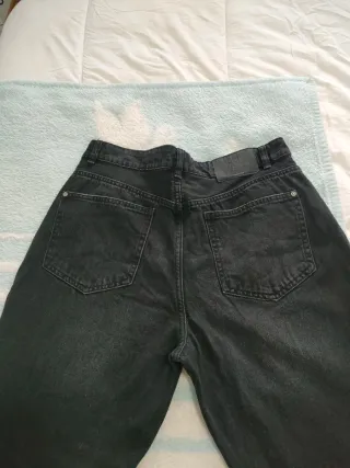 Pantalón vaquero mujer negro con rotos