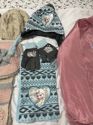 Conjunto invierno: abrigo, bufandas y gorros niña
