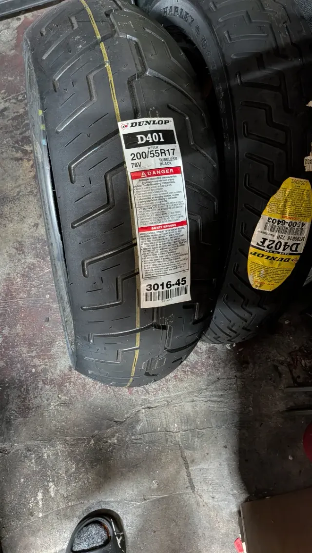 Neumático Dunlop D401 200/55R17 78V Trasero