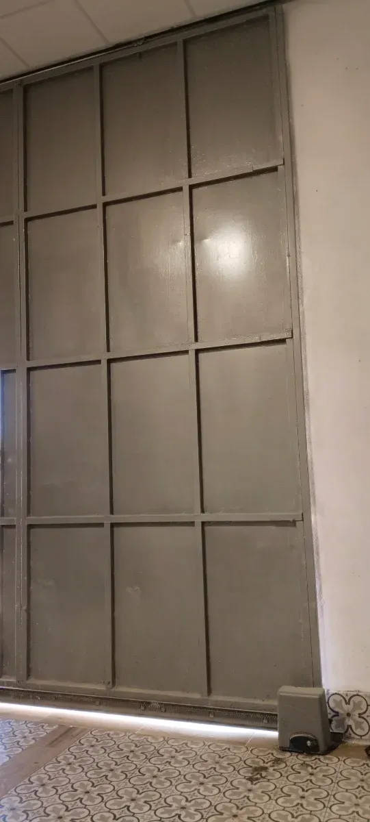 Puerta de garaje industrial,