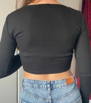 Top negro manga larga fruncido