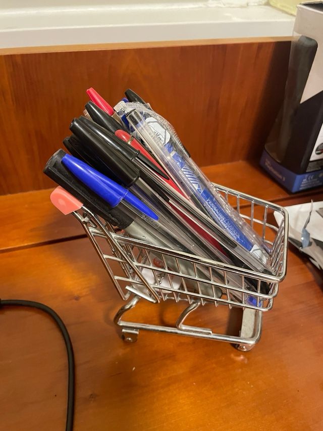 Carrello porta penne rosa