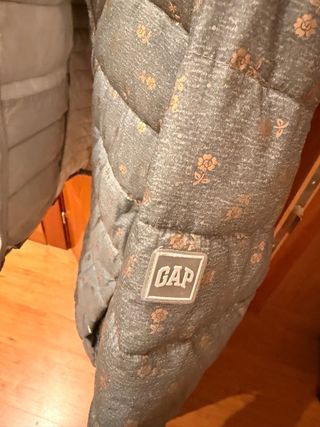 Cazadora niña plateada con estampado floral