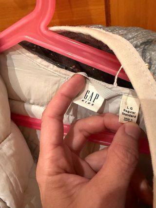 Cazadora niña plateada con estampado floral