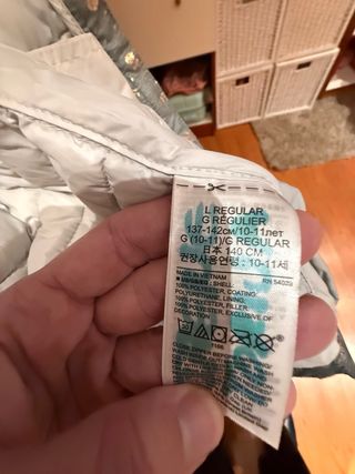 Cazadora niña plateada con estampado floral