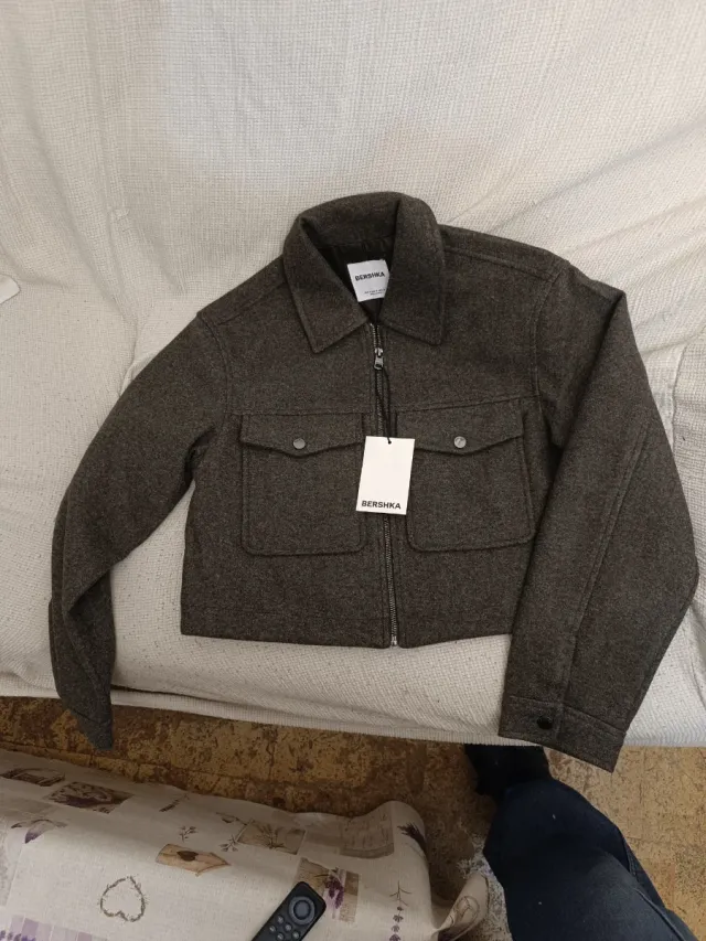 Chaqueta Bershka gris