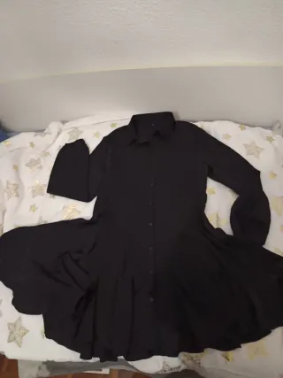 Vestido negro  Con cinturón flores rojas