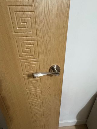 Puertas de madera maciza con cristal y sin cristal