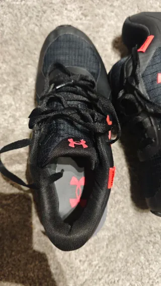 Under Armour Charged Zapatillas Negras Talla 42