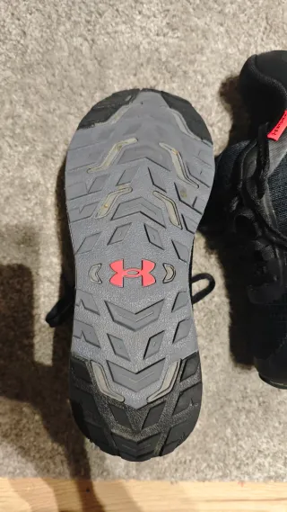 Under Armour Charged Zapatillas Negras Talla 42