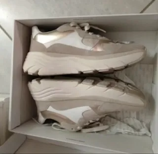 Scarpe Geox beige e bianche