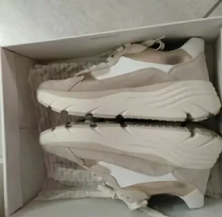 Scarpe Geox beige e bianche