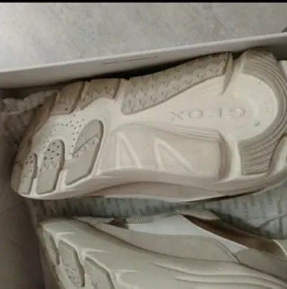 Scarpe Geox beige e bianche