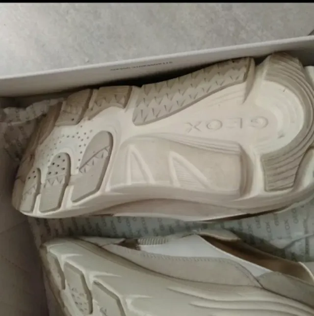 Scarpe Geox beige e bianche