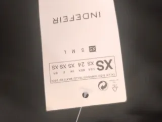 Vestido lencero asimétrico negro. Con etiquetas