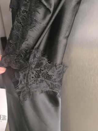 Vestido lencero asimétrico negro. Con etiquetas