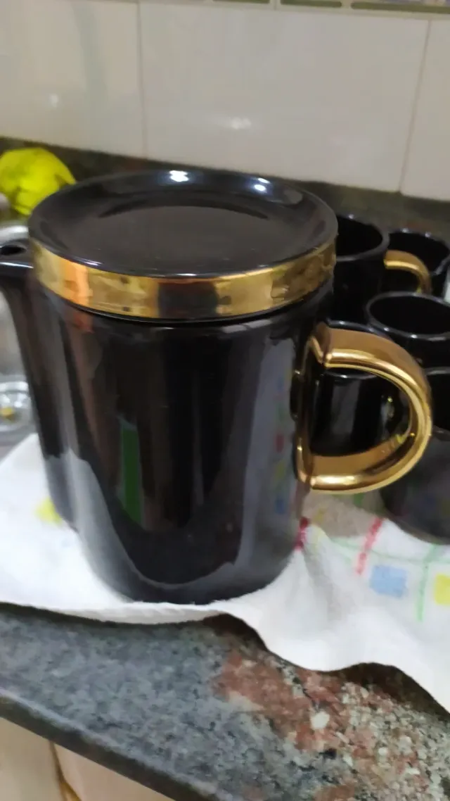 Juego café negro y dorado