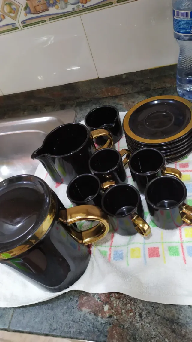 Juego café negro y dorado