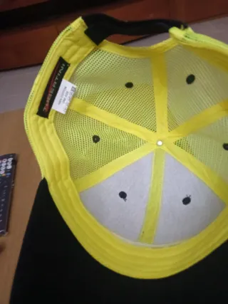 Cappellino Seika nero e giallo