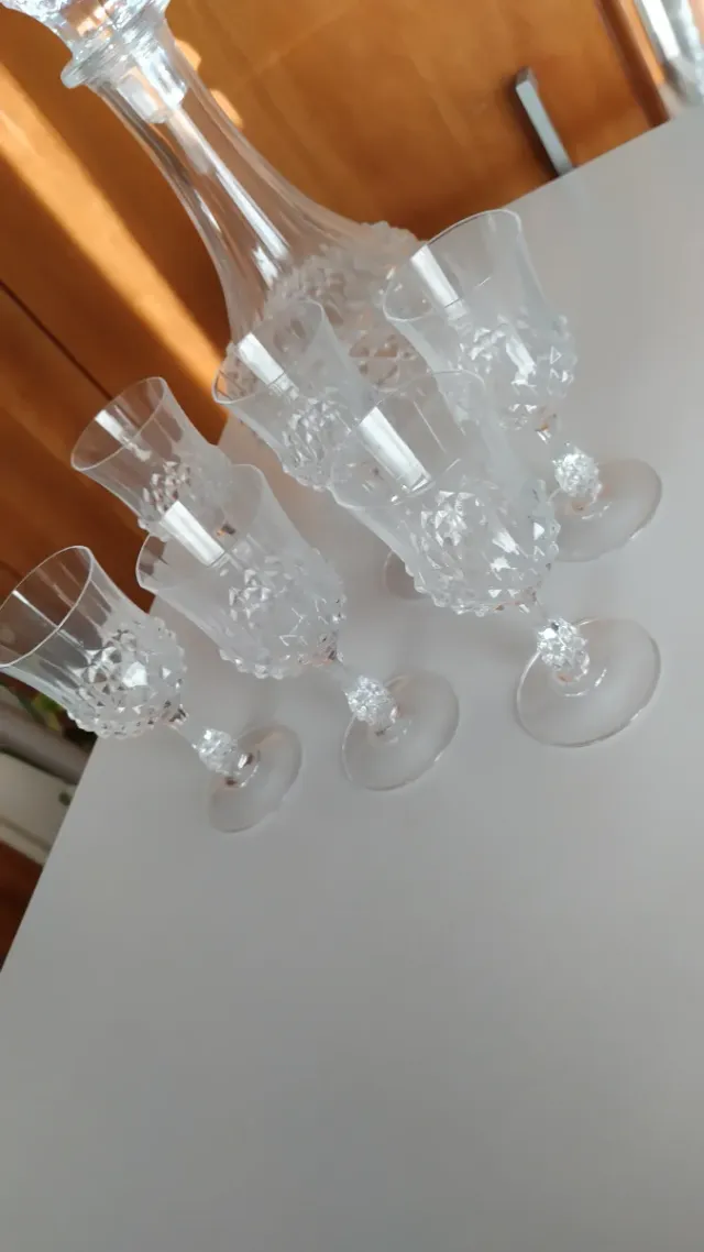 Juego copas y licorera de cristal