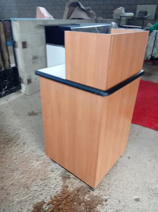 Mueble expositor con cubo basura
