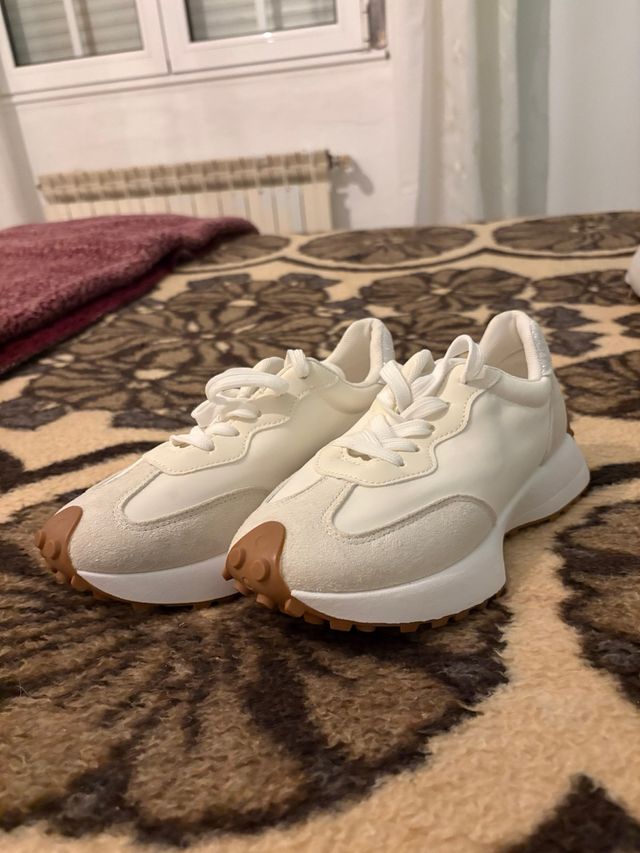 Zapatillas deportivas blancas sin usar