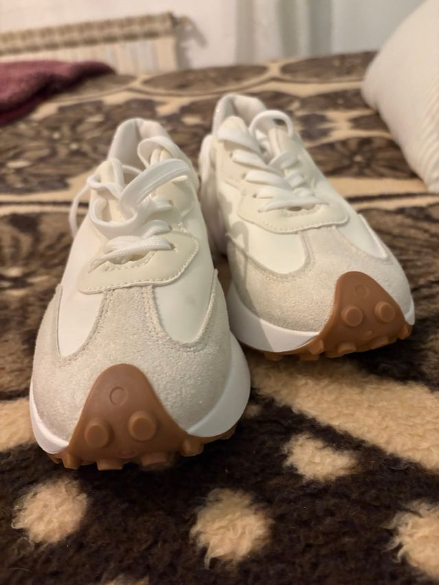 Zapatillas deportivas blancas sin usar