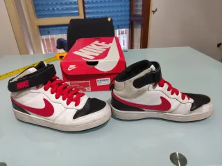 Scarpe Nike Unisex Bianche e Rosse