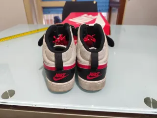 Scarpe Nike Unisex Bianche e Rosse