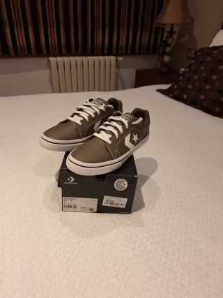 Zapatillas Converse Marrones y Blancas