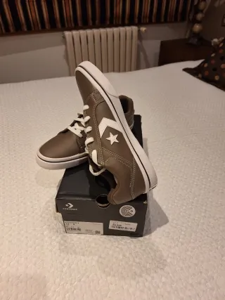 Zapatillas Converse Marrones y Blancas