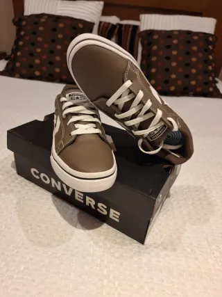 Zapatillas Converse Marrones y Blancas