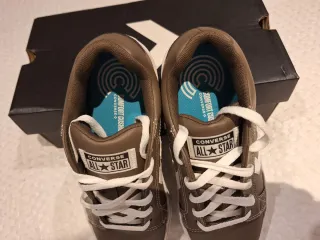 Zapatillas Converse Marrones y Blancas